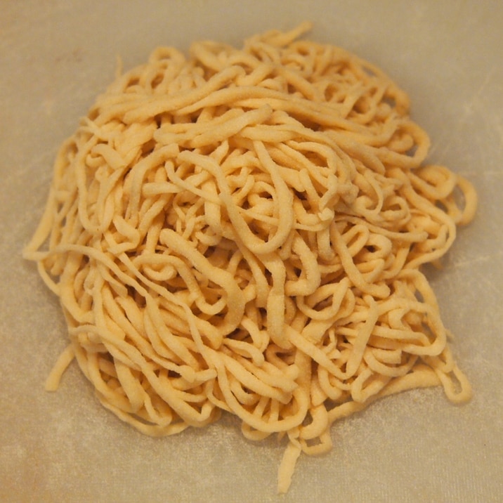 手打ち麺 自宅で作るもちもちの中華麺 レシピ 作り方 By ちゃんつー 楽天レシピ
